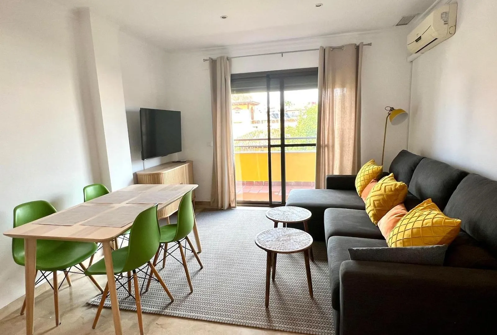 马拉加Urban Retreat With Views & Terrace公寓