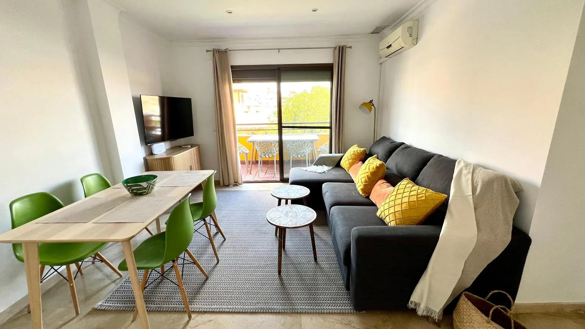 Urban Retreat With Views & Terrace Apartment Malaga